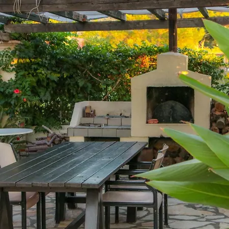 Lefkes 2 아카라비