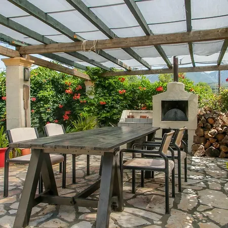 Lefkes 2 아카라비